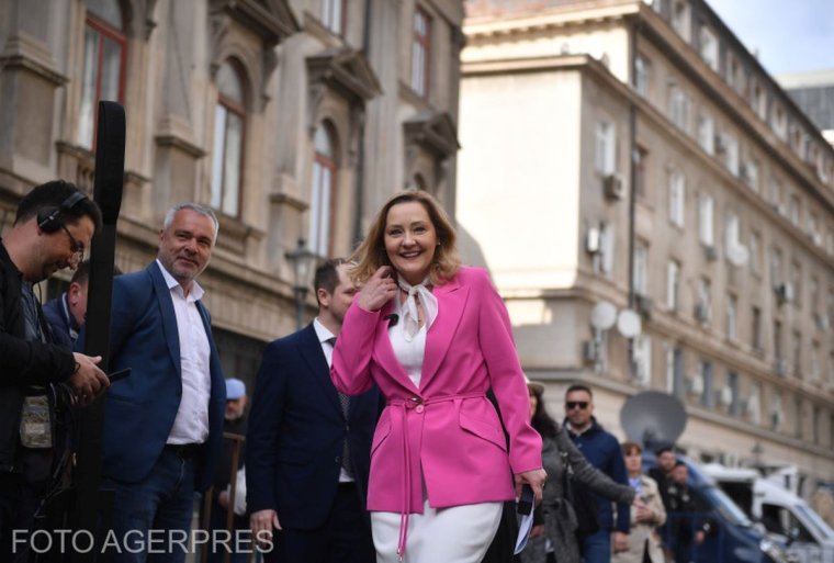 Nem hátrált meg: Elena Lasconi is benyújtotta elnökjelölti iratcsomóját
