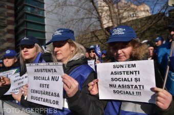 Nagyobb fizetést követelnek a szociális ellátási és a gyermekvédelmi rendszerben dolgozók