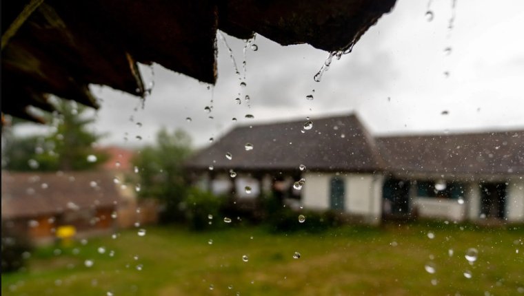 Zivatarokra figyelmeztető narancssárga jelzésű riasztásokat adtak ki több erdélyi megyére