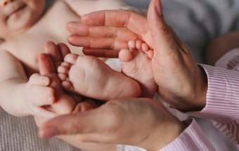 Megerősödtek, indulhatnak haza: kiengedik a kórházból a székelyföldi négyes ikreket
