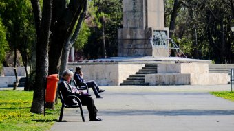 Cáfolja a kormány, hogy emelnék a nyugdíjkorhatárt, bár Bolojan arról beszélt, hogy ez elengedhetetlen