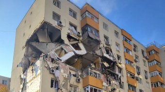 Hatalmas robbanás történt egy bukaresti tömbházban – videóval