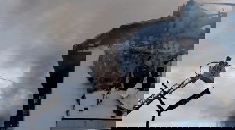 A tűzoltók megtalálták két személy szénné égett holttestét a kigyúlt hotel épületében