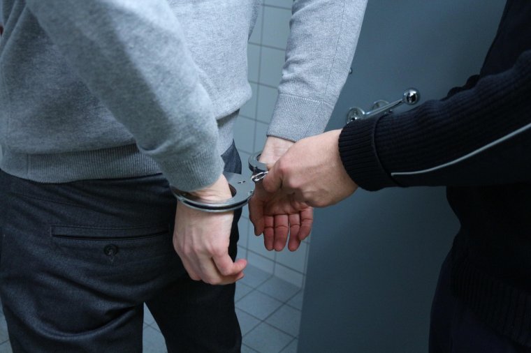 14 éves kislányt erőszakolt meg egy Bihar megyei tanár – csütörtöki hírmix
