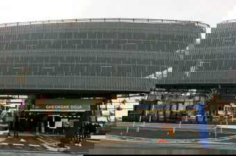 Nagyvárad: egy munkás véletlenül elvágott egy kábelt, beragadtak a sorompók az összes parkolóházban és mélygarázsban