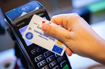 Utalták a szociális kártyákra az alapélelmiszerekre és meleg ételre költhető támogatás első részletét