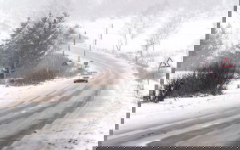 Hamar ellenünk fordulhat a szép havas táj: erős szélre, hóviharokra figyelmeztetnek több régióban