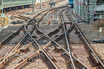 Sebességkorlátozásokat vezet be a CFR a hőség miatt, helyenként kamionstop lesz