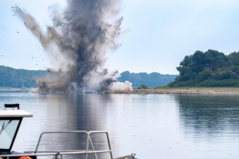Sikerült felrobbantani a Duna medrében álló sziklát, van esély az atomerőmű üzemben tartására