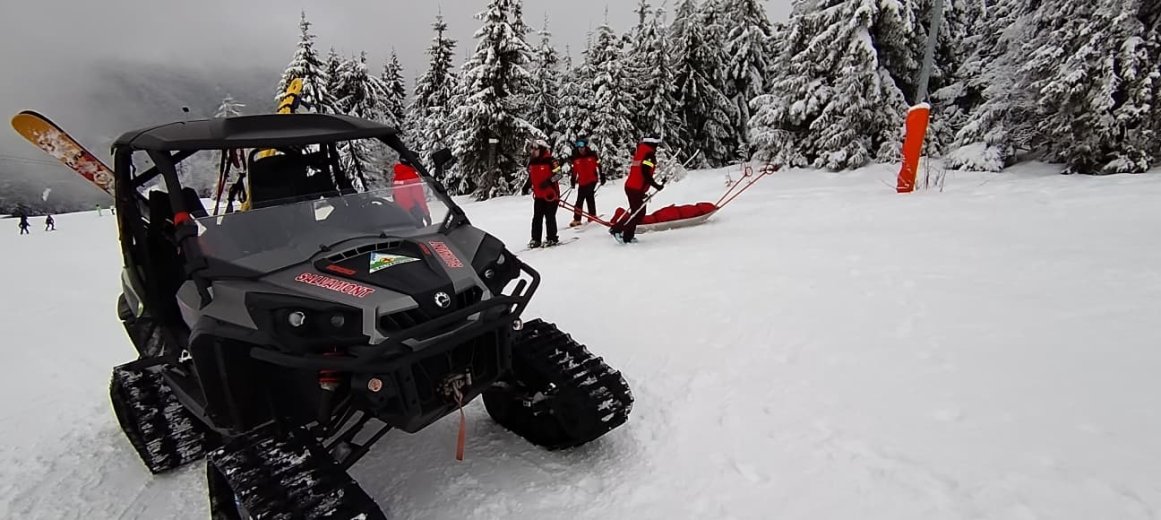 Közel száz bajbajutotton segítettek szombaton a hegyimentők