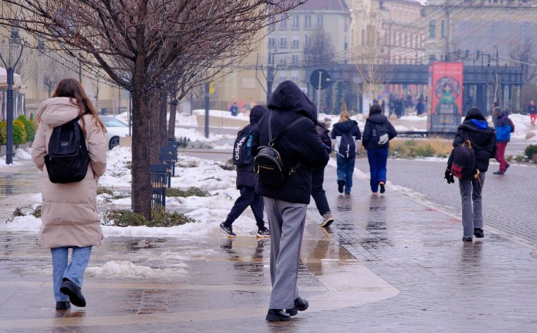 Anyagi támogatással motiválnák a fiatalokat, akik se nem tanulnak, se nem dolgoznak