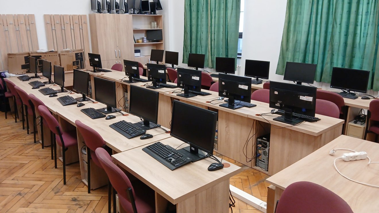 tankönyv informatika terem