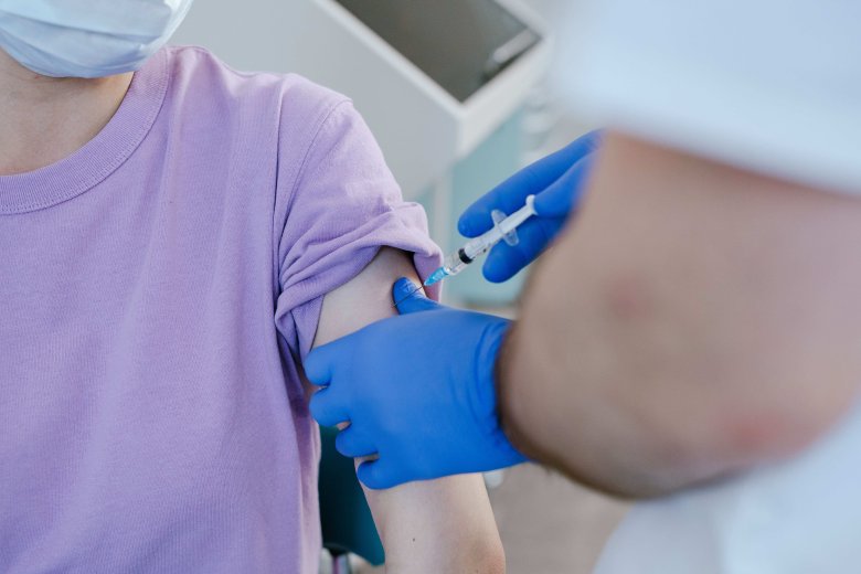 Vakcinahiány nehezíti az influenzaszezont, már az első halálesetet is jelentették