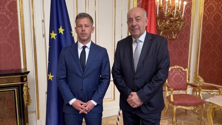 Magyar Péter elment a Sándor-palotába, és alkalmatlannak nevezte Sulyok Tamást