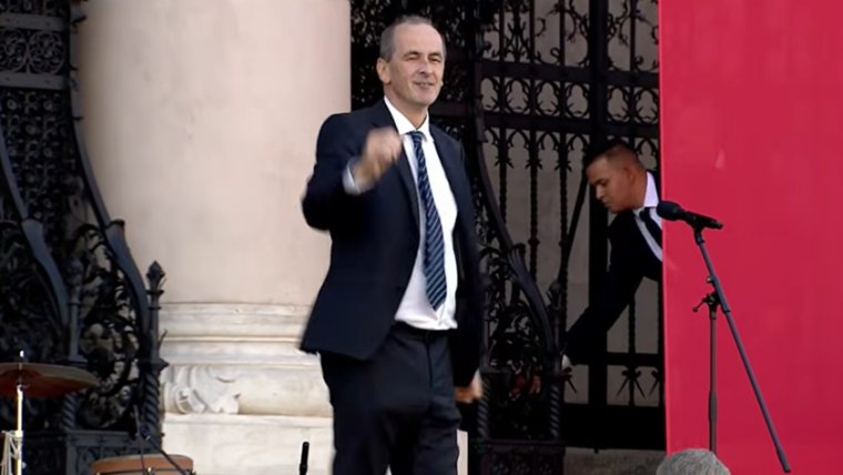 DJ-pult mögé állt Magyar Péter, Hegedűs Zsolt pedig ismét ellopta a show-t a Kossuth téren