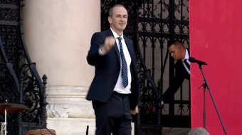 DJ-pult mögé állt Magyar Péter, Hegedűs Zsolt pedig ismét ellopta a show-t a Kossuth téren