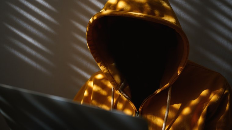 Gyermekpornográfiával gyanúsítanak egy Hunyad megyei férfit, a DIICOT nyomoz az ügyben