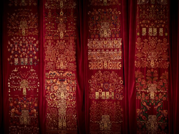 Egy függöny, amely mesél