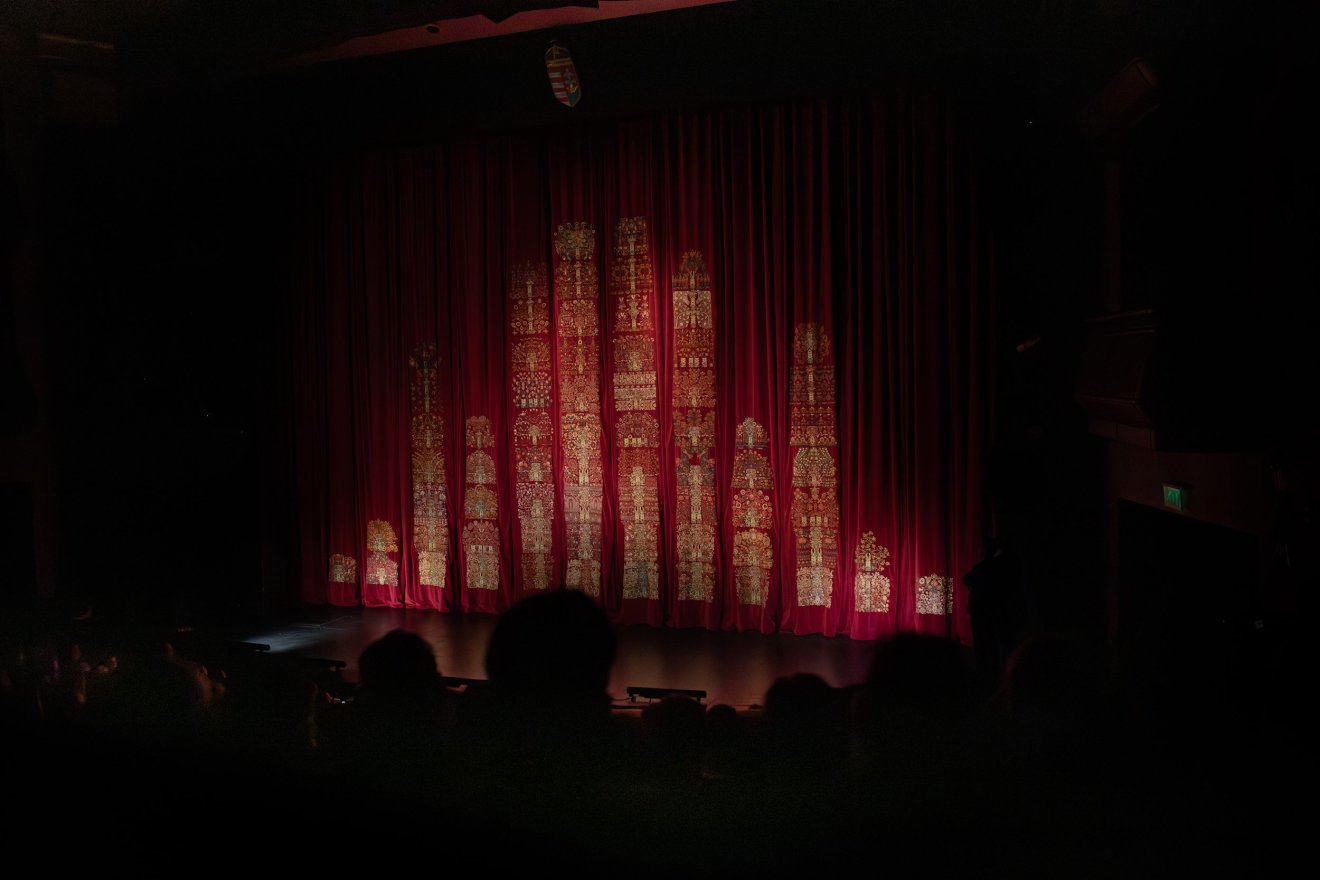 nemzet, szövet, hímzés, díszfüggöny, Budapest, Nemzeti Színház