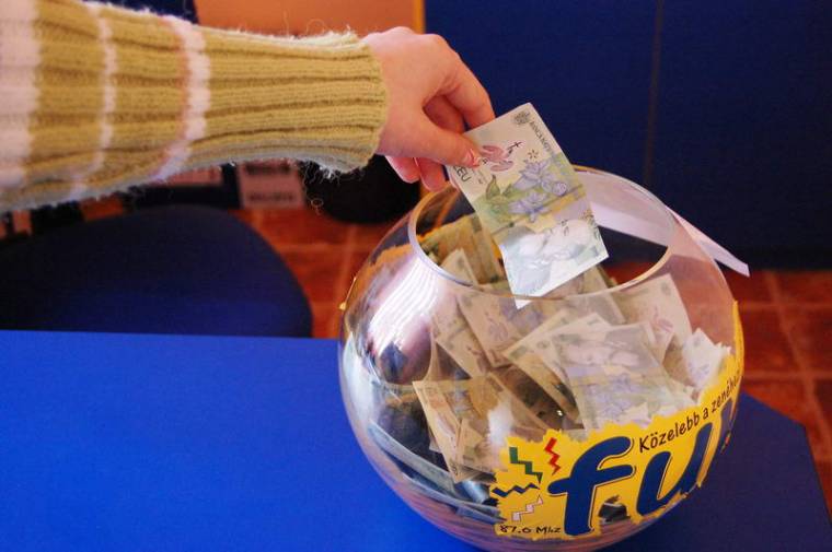 Időseket ajándékoztak meg a csíkszeredai rádiósok