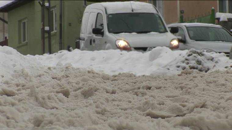 Nehézkesen haladnak a hótalanítással