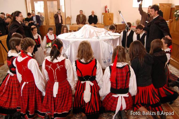 450 év – 450 lépés