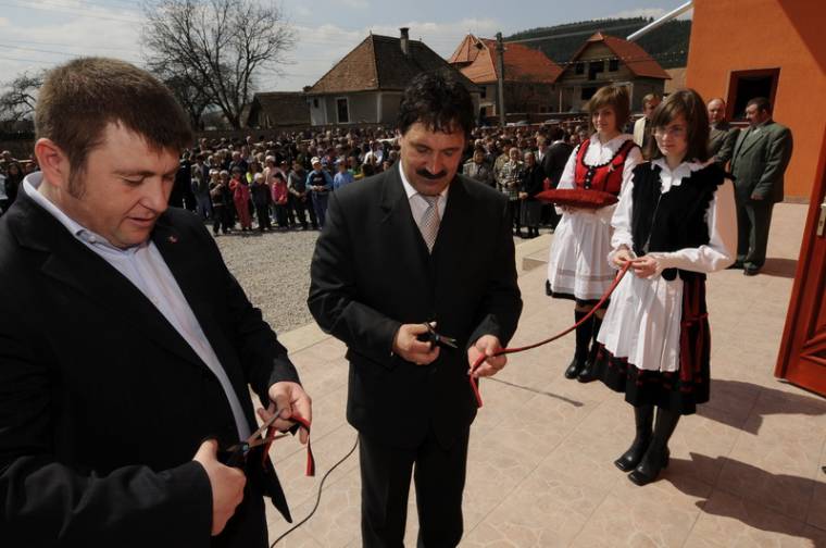Romjaiból megújuló kultúrotthont avattak