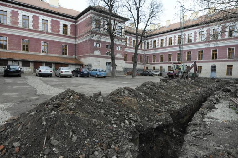 Nemsokára újrakezdik a munkát a Petőfi iskolában
