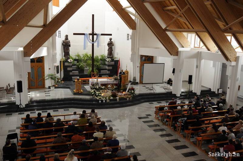 •  Fotó: Kristo Robert                       