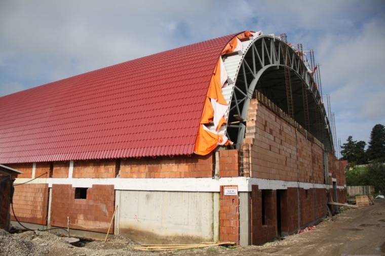 Épül a jégpálya, de félnek beszélni róla