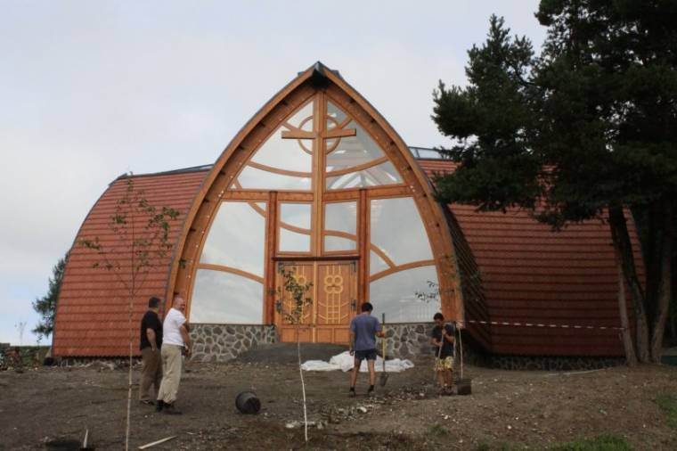 Ravatalozót szentelnek Karcfalván