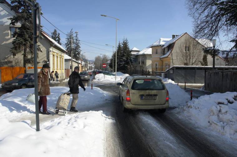 Gödrök lassítják a forgalmat a Jégpálya negyedben