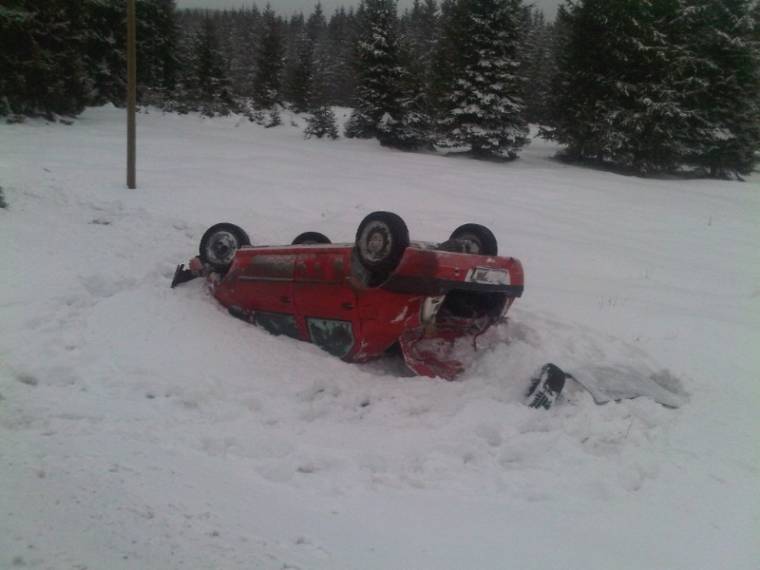 Fejreállt egy autó a Hargitán