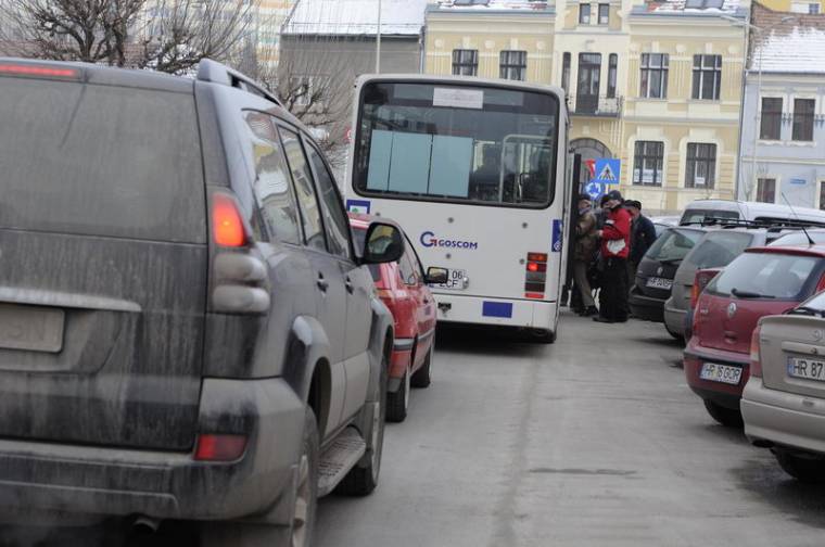 Megszűnhetnek a városi buszok utáni autósorok?