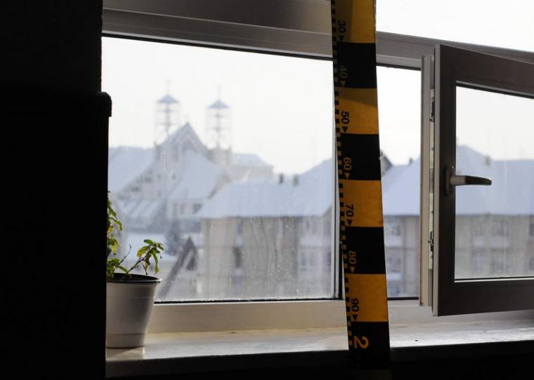 Az iskola harmadik emeletéről ugrott ki egy gyermek