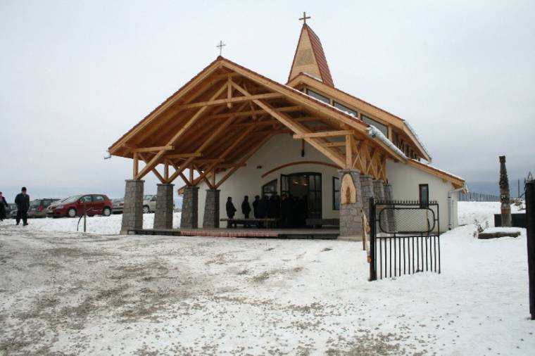 Ravatalozót szenteltek Madéfalván