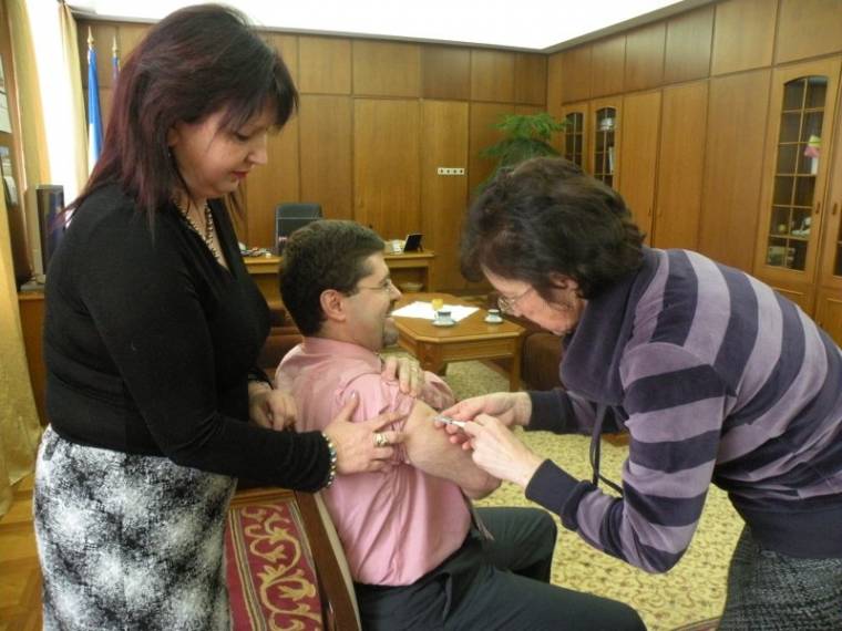 Beoltatta magát újinfluenza ellen Ladányi