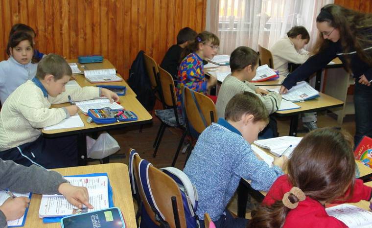 Tárgyalásokkal kellene rendezni a tanügyben jelentkező nézetkülönbségeket