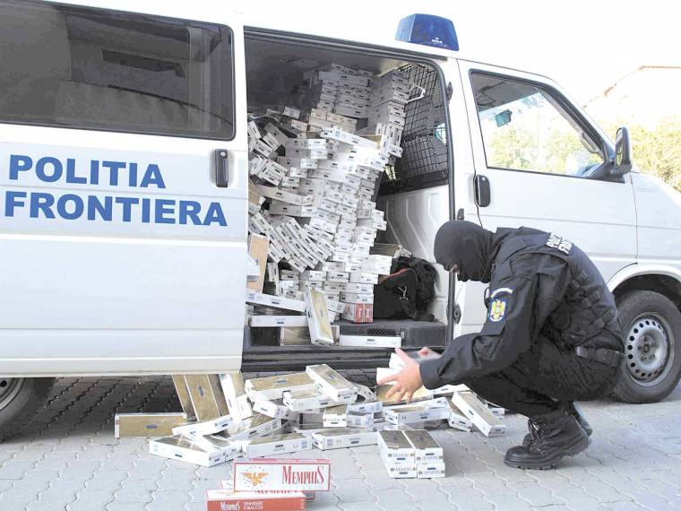 Hétmillió euró értékű cigaretta csempészárut füleltek le 2009-ben