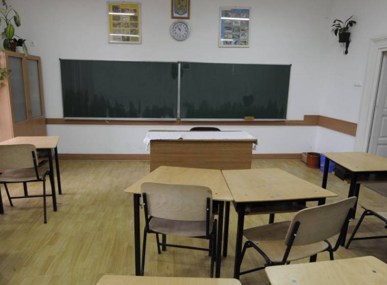 Két hét múlva szól a csengő