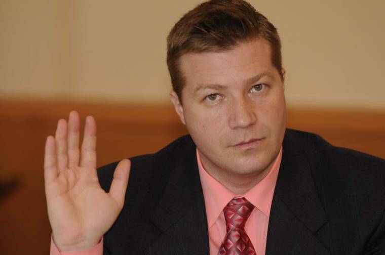 Strujan marad, Jean-Adrian távozik?