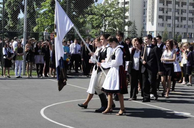 Elballagtak a művészetisek