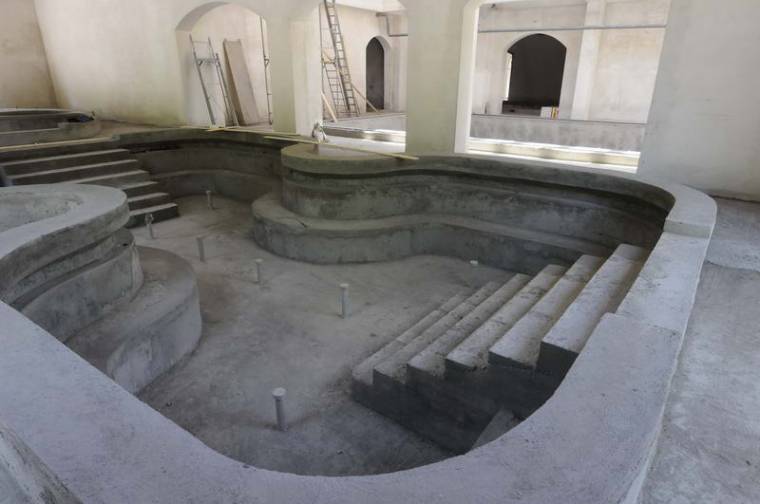 Félúton az első székelyföldi élményfürdő építése