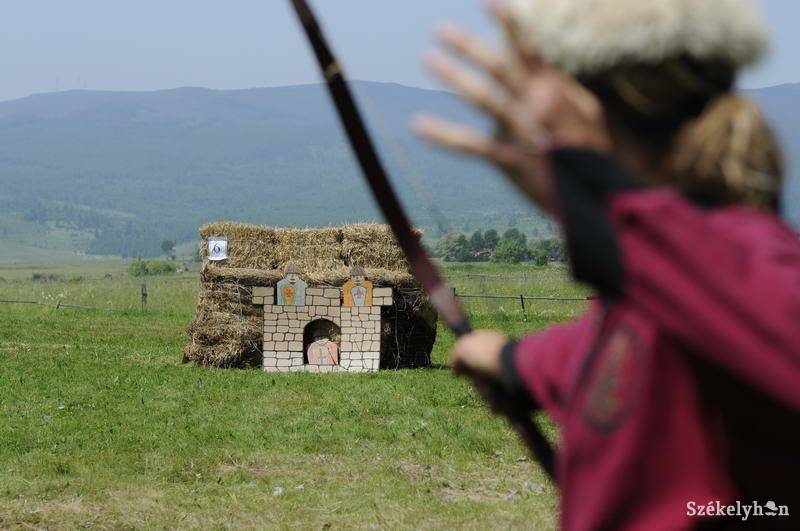 A versenyre csak hagyományos íjjal és fa nyílvesszővel lehet nevezni. Képünk illusztráció • Fotó: Kristó Róbert