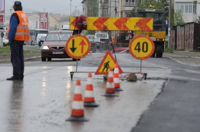 Nem szoktak esőben aszfaltozni, de megtörtént