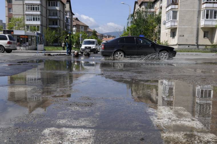 Újabb csőtörés az Óceán üzlet előtt
