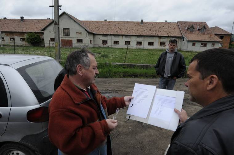 Rémhírek Csíktaplocán – sertésfarm lesz a hajdani kollektív istállóban?