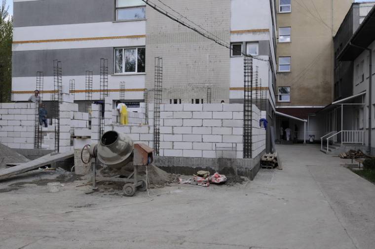 Bővítik a Csíkszeredai Megyei Sürgősségi Kórház földszintjét