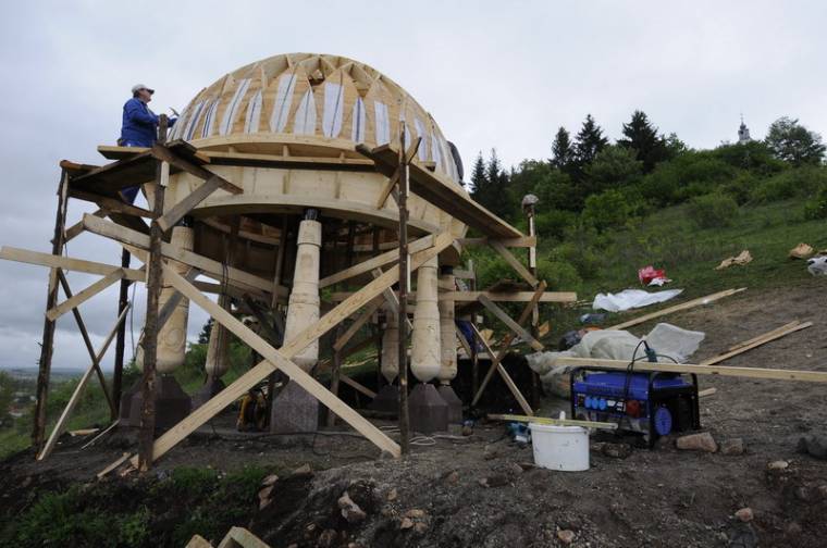 Korona-kupola a Kis-Somlyó hegyen