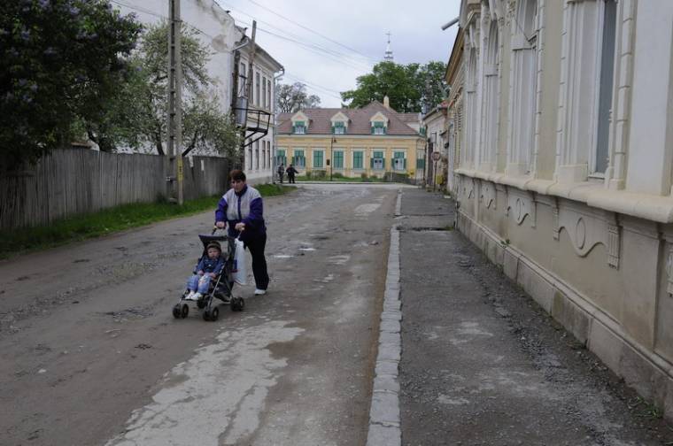 Elmaradhat idénről Csíkszépvíz egyik legrégebbi utcájának felújítása